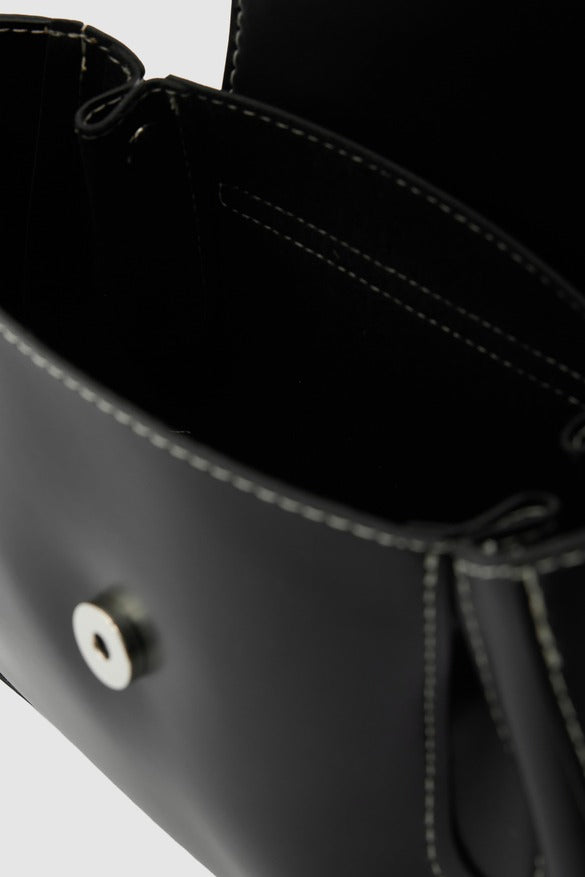 Lover Oval Crossbody Bag -Black